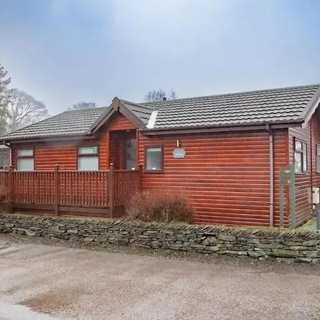 Lakeside 1, White Cross Bay, Mid Way Between Ambleside And With Hot Tub