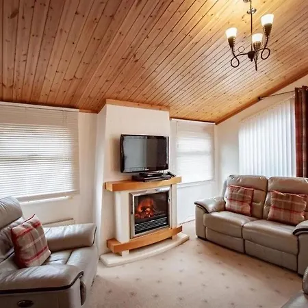 Lakeside 1, White Cross Bay, Mid Way Between Ambleside And With Hot Tub Feriehus Windermere