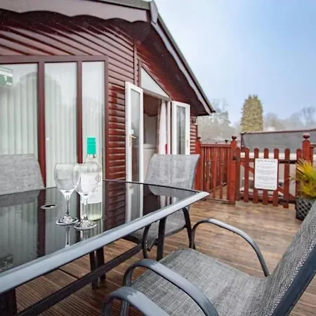 Nyaraló Lakeside 1, White Cross Bay, Mid Way Between Ambleside And With Hot Tub